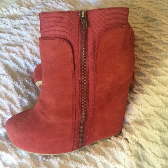 Kookaburra Carman Wedge Bootie in Red suede. - Picture 2 of 6